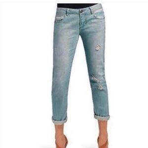 🎉HP🎉 EUC CAbi Distressed Boyfriend Jean size 8 style
# 748, in great condition